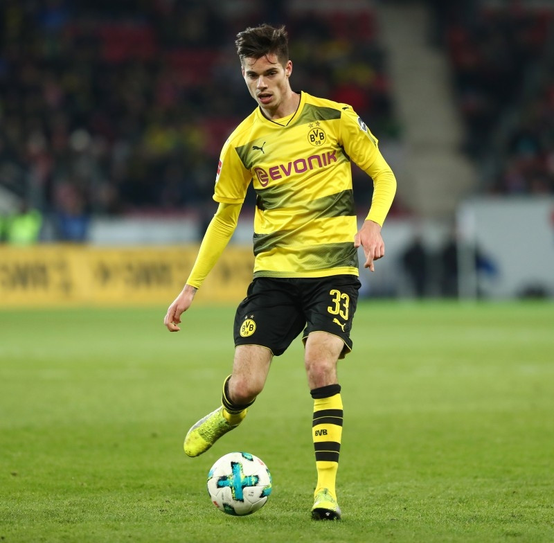 Julian Weigl hat wohl auf der Sechs die Nase vorn